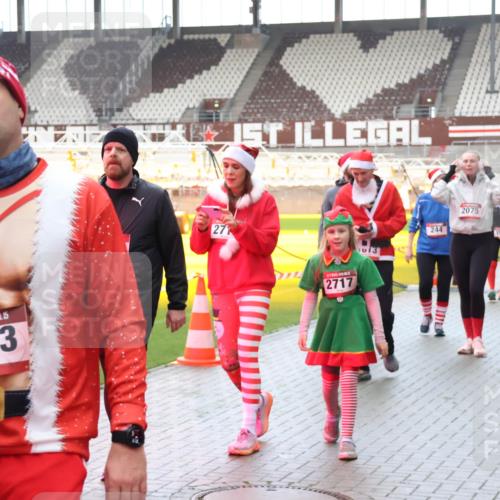 07.12.2025 - St. Pauli X-Mass-Run No. 15 Luisa Fischer http://msf.ph/oto/9388024 07.12.2025 11:49:27 Ziel 15, 3023, 271, 2717, 1013, 244, 2075, 24, 146, 244, 360, 548, 701, 703, 1613, 1891, 1911, 1966, 1967, 1992, 1993, 2008, 2075, 2148, 2717, 2718, 3023, 3388, 3646, 3926, 4134, 4423, 4424, 4426, 4477, 4480, 4601 meine-sportfotos.de