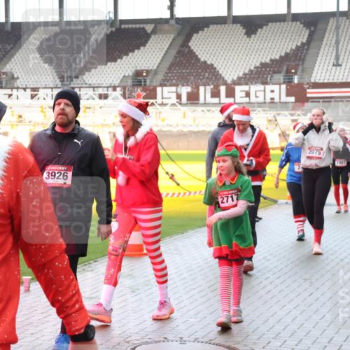 07.12.2025 - St. Pauli X-Mass-Run No. 15 Luisa Fischer http://msf.ph/oto/9388025 07.12.2025 11:49:27 Ziel 15, 23, 3926, 2717, 2, 2075, 1967, 866, 24, 146, 244, 360, 548, 701, 703, 1613, 1891, 1911, 1966, 1967, 1992, 1993, 2008, 2075, 2148, 2717, 2718, 3023, 3388, 3646, 3926, 4134, 4423, 4424, 4426, 4477, 4480, 4601 meine-sportfotos.de