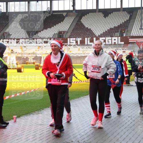 07.12.2025 - St. Pauli X-Mass-Run No. 15 Luisa Fischer http://msf.ph/oto/9388039 07.12.2025 11:49:30 Ziel 30, 1013, 2075, 244, 146, 24, 24, 146, 244, 360, 548, 701, 703, 1613, 1891, 1966, 1967, 1992, 1993, 2008, 2075, 2148, 2717, 2718, 3023, 3388, 3926, 4601 meine-sportfotos.de