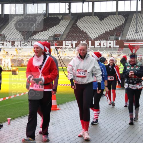 07.12.2025 - St. Pauli X-Mass-Run No. 15 Luisa Fischer http://msf.ph/oto/9388041 07.12.2025 11:49:31 Ziel 1013, 2075, 9, 1967, 146, 24, 146, 244, 360, 548, 701, 703, 1613, 1891, 1966, 1967, 1992, 1993, 2008, 2075, 2148, 2717, 2718, 3023, 3388, 3926, 4601 meine-sportfotos.de