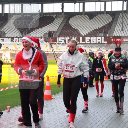 07.12.2025 - St. Pauli X-Mass-Run No. 15 Luisa Fischer http://msf.ph/oto/9388043 07.12.2025 11:49:31 Ziel 1013, 2075, 1967, 146, 701, 24, 24, 146, 244, 360, 548, 701, 703, 1613, 1891, 1966, 1967, 1992, 1993, 2008, 2075, 2148, 2717, 2718, 3023, 3388, 3926, 4601 meine-sportfotos.de