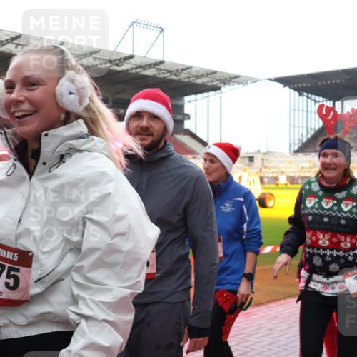 07.12.2025 - St. Pauli X-Mass-Run No. 15 Luisa Fischer http://msf.ph/oto/9388058 07.12.2025 11:49:39 Ziel 15, 2075, 146, 1960, 24, 146, 244, 360, 548, 701, 703, 1966, 1967, 1992, 1993, 2003, 2344, 2346, 2717, 2718, 3421, 3424, 3665, 3685, 4601, 4643, 4646 meine-sportfotos.de