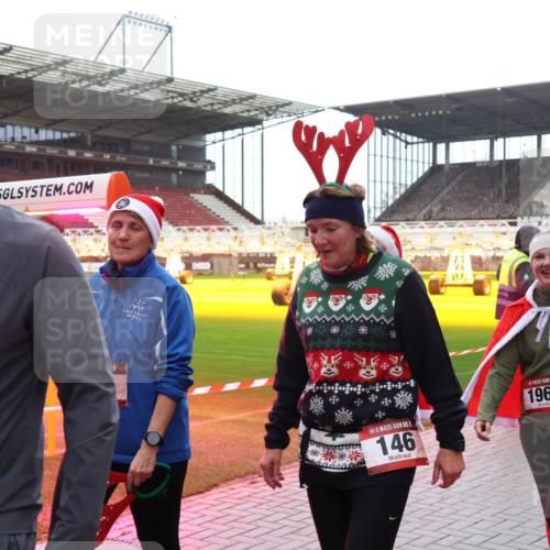 07.12.2025 - St. Pauli X-Mass-Run No. 15 Luisa Fischer http://msf.ph/oto/9388060 07.12.2025 11:49:40 Ziel 718, 15, 2148, 146, 15, 1966, 24, 146, 244, 360, 548, 701, 703, 1966, 1967, 1992, 1993, 2003, 2344, 2346, 3421, 3424, 3665, 3685, 4601, 4643, 4646 meine-sportfotos.de