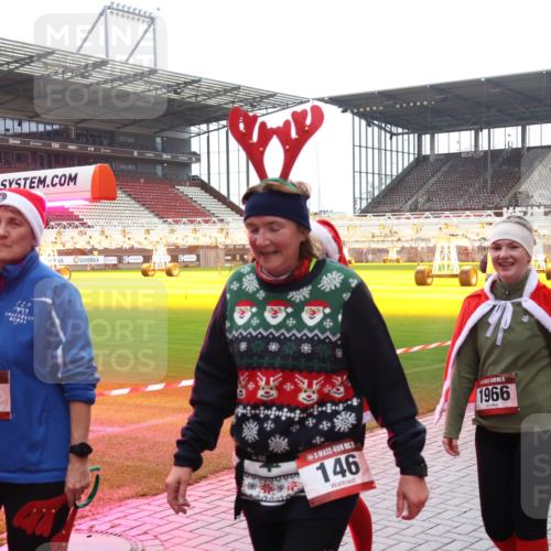 07.12.2025 - St. Pauli X-Mass-Run No. 15 Luisa Fischer http://msf.ph/oto/9388062 07.12.2025 11:49:40 Ziel 244, 146, 1966, 24, 146, 244, 360, 548, 701, 703, 1966, 1967, 1992, 1993, 2003, 2344, 2346, 3421, 3424, 3665, 3685, 4601, 4643, 4646 meine-sportfotos.de
