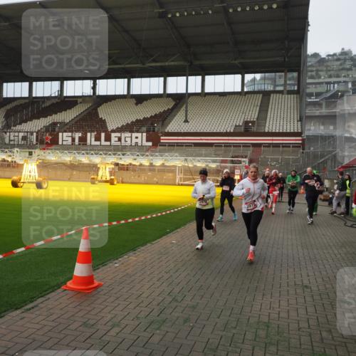 07.12.2025 - St. Pauli X-Mass-Run No. 15 Fabian Wolf http://msf.ph/oto/9388077 07.12.2025 10:19:02 Ziel 2152, 3455, 3724, 3975, 3976, 4330, 4331, 4436, 4437, 4438, 4473, 4475, 4498 meine-sportfotos.de