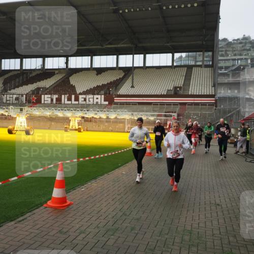 07.12.2025 - St. Pauli X-Mass-Run No. 15 Fabian Wolf http://msf.ph/oto/9388080 07.12.2025 10:19:02 Ziel 2152, 3455, 3724, 3975, 3976, 4330, 4331, 4436, 4437, 4438, 4473, 4475, 4498 meine-sportfotos.de