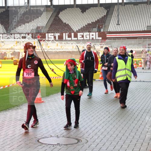 07.12.2025 - St. Pauli X-Mass-Run No. 15 Luisa Fischer http://msf.ph/oto/9388085 07.12.2025 11:49:46 Ziel 701, 15, 360, 24, 146, 244, 360, 548, 701, 703, 1992, 1993, 2003, 2344, 2346, 2444, 2445, 2853, 2911, 3180, 3183, 3421, 3424, 3665, 3685, 3914, 3915, 4601, 4643, 4646 meine-sportfotos.de