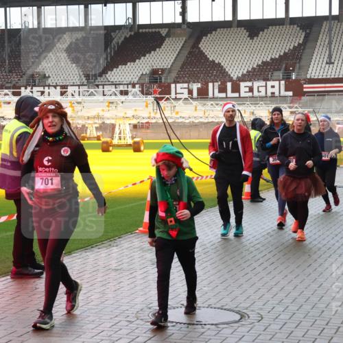 07.12.2025 - St. Pauli X-Mass-Run No. 15 Luisa Fischer http://msf.ph/oto/9388089 07.12.2025 11:49:47 Ziel 701, 36, 02, 24, 146, 244, 360, 548, 701, 703, 1992, 1993, 2003, 2344, 2346, 2444, 2445, 2853, 2911, 3180, 3183, 3421, 3424, 3665, 3685, 3914, 3915, 4601, 4643, 4646 meine-sportfotos.de