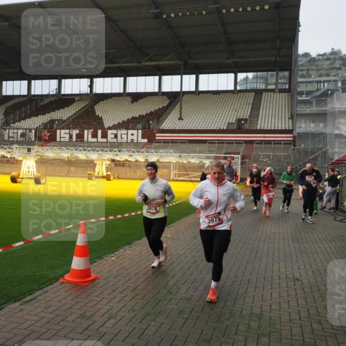 07.12.2025 - St. Pauli X-Mass-Run No. 15 Fabian Wolf http://msf.ph/oto/9388091 07.12.2025 10:19:03 Ziel 2152, 3455, 3724, 3975, 3976, 4330, 4331, 4436, 4437, 4438, 4473, 4475, 4498 meine-sportfotos.de