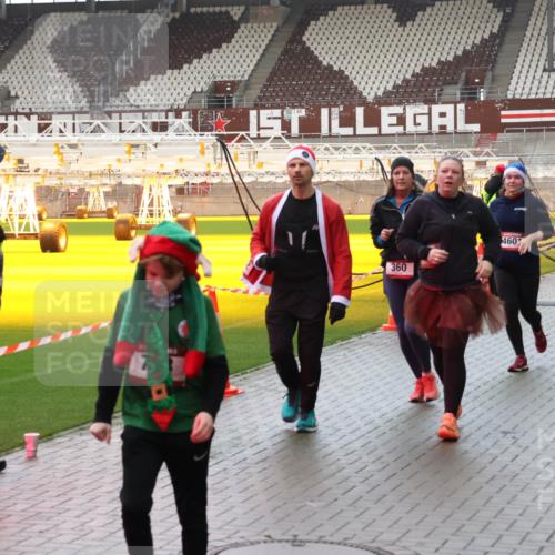 07.12.2025 - St. Pauli X-Mass-Run No. 15 Luisa Fischer http://msf.ph/oto/9388092 07.12.2025 11:49:47 Ziel 01, 360, 460, 24, 146, 244, 360, 548, 701, 703, 1992, 1993, 2003, 2344, 2346, 2444, 2445, 2853, 2911, 3180, 3183, 3421, 3424, 3665, 3685, 3914, 3915, 4601, 4643, 4646 meine-sportfotos.de