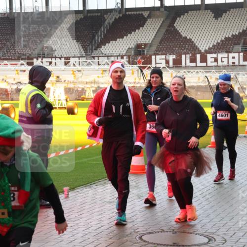 07.12.2025 - St. Pauli X-Mass-Run No. 15 Luisa Fischer http://msf.ph/oto/9388097 07.12.2025 11:49:49 Ziel 5, 3, 36, 4601, 24, 146, 244, 360, 548, 701, 703, 1992, 1993, 2003, 2344, 2346, 2444, 2445, 2853, 2911, 3180, 3183, 3421, 3424, 3665, 3685, 3914, 3915, 4601, 4643, 4646 meine-sportfotos.de