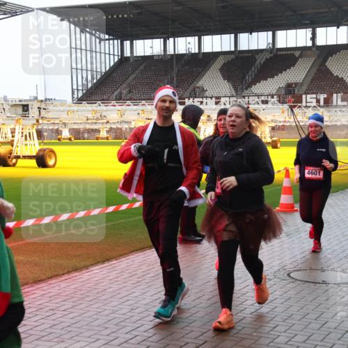 07.12.2025 - St. Pauli X-Mass-Run No. 15 Luisa Fischer http://msf.ph/oto/9388102 07.12.2025 11:49:50 Ziel 4601, 24, 146, 360, 548, 701, 703, 1992, 1993, 2003, 2344, 2346, 2444, 2445, 2853, 2911, 3180, 3183, 3421, 3424, 3665, 3685, 3914, 3915, 4601, 4643, 4646 meine-sportfotos.de