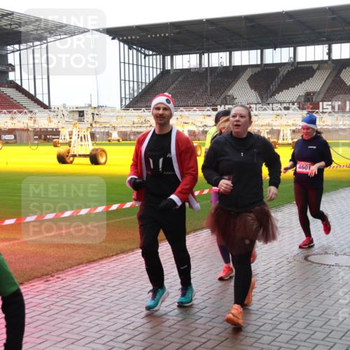 07.12.2025 - St. Pauli X-Mass-Run No. 15 Luisa Fischer http://msf.ph/oto/9388103 07.12.2025 11:49:50 Ziel 4601, 15, 13, 24, 146, 360, 548, 701, 703, 1992, 1993, 2003, 2344, 2346, 2444, 2445, 2853, 2911, 3180, 3183, 3421, 3424, 3665, 3685, 3914, 3915, 4601, 4643, 4646 meine-sportfotos.de