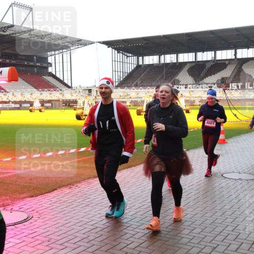 07.12.2025 - St. Pauli X-Mass-Run No. 15 Luisa Fischer http://msf.ph/oto/9388105 07.12.2025 11:49:51 Ziel 15, 3, 4601, 24, 360, 548, 701, 703, 1992, 1993, 2003, 2344, 2346, 2444, 2445, 2853, 2911, 3180, 3183, 3421, 3424, 3562, 3563, 3566, 3568, 3572, 3665, 3685, 3914, 3915, 4601, 4643, 4646 meine-sportfotos.de