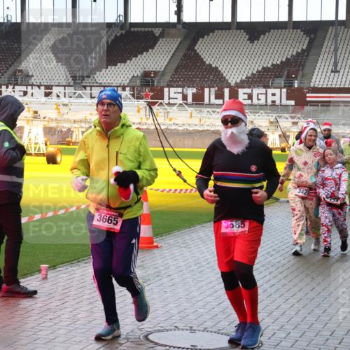 07.12.2025 - St. Pauli X-Mass-Run No. 15 Luisa Fischer http://msf.ph/oto/9388108 07.12.2025 11:50:04 Ziel 3665, 5085, 342, 2346, 318, 360, 1992, 1993, 2003, 2344, 2346, 2444, 2445, 2853, 2911, 3180, 3183, 3421, 3424, 3562, 3563, 3566, 3568, 3572, 3665, 3685, 3914, 3915, 4601, 4643, 4646 meine-sportfotos.de