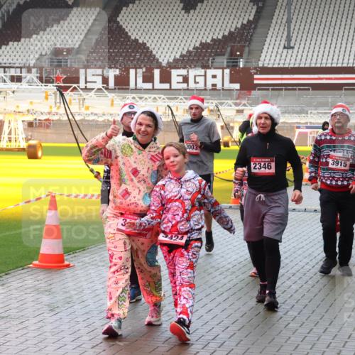 07.12.2025 - St. Pauli X-Mass-Run No. 15 Luisa Fischer http://msf.ph/oto/9388120 07.12.2025 11:50:07 Ziel 1, 3424, 2003, 2346, 3915, 360, 1992, 1993, 2003, 2344, 2346, 2444, 2445, 2853, 2911, 3180, 3183, 3421, 3424, 3562, 3563, 3566, 3568, 3572, 3660, 3665, 3685, 3778, 3914, 3915, 4601, 4643, 4646 meine-sportfotos.de