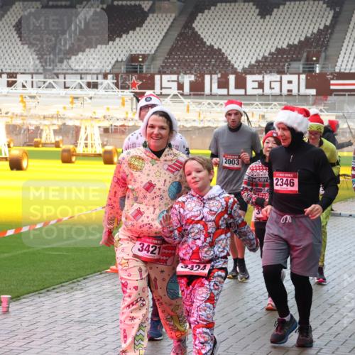 07.12.2025 - St. Pauli X-Mass-Run No. 15 Luisa Fischer http://msf.ph/oto/9388125 07.12.2025 11:50:07 Ziel 3421, 3424, 2003, 2346, 3915, 3915, 360, 1992, 1993, 2003, 2344, 2346, 2444, 2445, 2853, 2911, 3180, 3183, 3421, 3424, 3562, 3563, 3566, 3568, 3572, 3660, 3665, 3685, 3778, 3914, 3915, 4601, 4643, 4646 meine-sportfotos.de