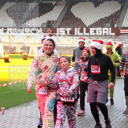 07.12.2025 - St. Pauli X-Mass-Run No. 15 Luisa Fischer http://msf.ph/oto/9388126 07.12.2025 11:50:08 Ziel 3421, 424, 20, 5, 2346, 39, 3915, 3915, 360, 1992, 1993, 2003, 2344, 2346, 2444, 2445, 2853, 2911, 3180, 3183, 3421, 3424, 3562, 3563, 3566, 3568, 3572, 3660, 3665, 3685, 3778, 3914, 3915, 4601, 4643, 4646 meine-sportfotos.de