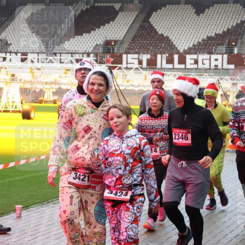 07.12.2025 - St. Pauli X-Mass-Run No. 15 Luisa Fischer http://msf.ph/oto/9388127 07.12.2025 11:50:08 Ziel 5, 3421, 15, 3424, 14, 5, 2346, 3915, 3915, 360, 1992, 1993, 2003, 2344, 2346, 2444, 2445, 2853, 2911, 3180, 3183, 3421, 3424, 3562, 3563, 3566, 3568, 3572, 3660, 3665, 3685, 3778, 3914, 3915, 4601, 4643, 4646 meine-sportfotos.de