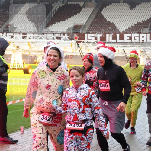 07.12.2025 - St. Pauli X-Mass-Run No. 15 Luisa Fischer http://msf.ph/oto/9388129 07.12.2025 11:50:08 Ziel 3421, 0, 3424, 5, 2346, 31, 3915, 3915, 31, 360, 1992, 1993, 2003, 2344, 2346, 2444, 2445, 2853, 2911, 3180, 3183, 3421, 3424, 3562, 3563, 3566, 3568, 3572, 3660, 3665, 3685, 3778, 3914, 3915, 4601, 4643, 4646 meine-sportfotos.de