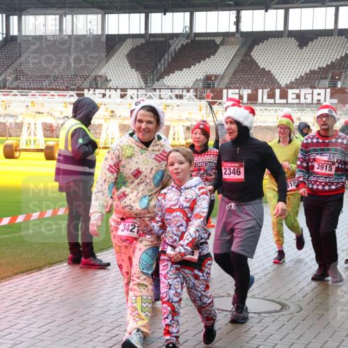 07.12.2025 - St. Pauli X-Mass-Run No. 15 Luisa Fischer http://msf.ph/oto/9388130 07.12.2025 11:50:09 Ziel 342, 2346, 818, 3915, 31, 360, 1992, 1993, 2003, 2344, 2346, 2444, 2445, 2853, 2911, 3180, 3183, 3421, 3424, 3562, 3563, 3566, 3568, 3572, 3660, 3665, 3685, 3778, 3914, 3915, 4601, 4643, 4646 meine-sportfotos.de