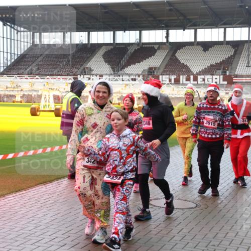 07.12.2025 - St. Pauli X-Mass-Run No. 15 Luisa Fischer http://msf.ph/oto/9388131 07.12.2025 11:50:09 Ziel 342, 3424, 1, 2346, 3915, 318, 360, 1992, 1993, 2003, 2344, 2346, 2444, 2445, 2853, 2911, 3180, 3183, 3421, 3424, 3562, 3563, 3566, 3568, 3572, 3660, 3665, 3685, 3778, 3914, 3915, 4601, 4643, 4646 meine-sportfotos.de