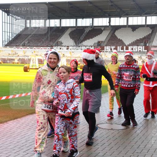 07.12.2025 - St. Pauli X-Mass-Run No. 15 Luisa Fischer http://msf.ph/oto/9388133 07.12.2025 11:50:09 Ziel 3421, 2346, 318, 3915, 360, 1992, 1993, 2003, 2344, 2346, 2444, 2445, 2853, 2911, 3180, 3183, 3421, 3424, 3562, 3563, 3566, 3568, 3572, 3660, 3665, 3685, 3778, 3914, 3915, 4601, 4643, 4646 meine-sportfotos.de