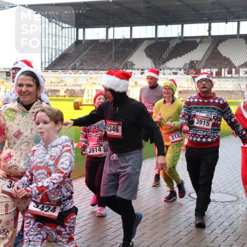 07.12.2025 - St. Pauli X-Mass-Run No. 15 Luisa Fischer http://msf.ph/oto/9388137 07.12.2025 11:50:10 Ziel 3, 3424, 2346, 3914, 03, 3183, 3915, 3915, 360, 1992, 1993, 2003, 2344, 2346, 2444, 2445, 2853, 2911, 3180, 3183, 3421, 3424, 3562, 3563, 3566, 3568, 3572, 3660, 3665, 3685, 3778, 3914, 3915, 4601, 4643, 4646 meine-sportfotos.de