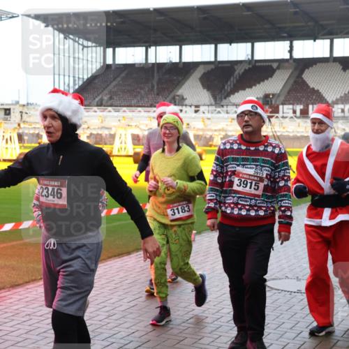 07.12.2025 - St. Pauli X-Mass-Run No. 15 Luisa Fischer http://msf.ph/oto/9388140 07.12.2025 11:50:11 Ziel 24, 15, 2346, 3183, 3915, 3915, 360, 1992, 1993, 2003, 2344, 2346, 2444, 2445, 2853, 2911, 3180, 3183, 3421, 3424, 3562, 3563, 3566, 3568, 3572, 3660, 3665, 3685, 3778, 3914, 3915, 4601, 4643, 4646 meine-sportfotos.de