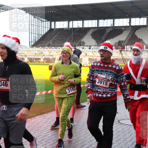 07.12.2025 - St. Pauli X-Mass-Run No. 15 Luisa Fischer http://msf.ph/oto/9388141 07.12.2025 11:50:11 Ziel 5, 2346, 010, 3183, 3915, 15, 3915, 31, 360, 1992, 1993, 2003, 2344, 2346, 2444, 2445, 2853, 2911, 3180, 3183, 3421, 3424, 3562, 3563, 3566, 3568, 3572, 3660, 3665, 3685, 3778, 3914, 3915, 4601, 4643, 4646 meine-sportfotos.de
