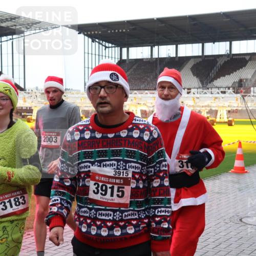 07.12.2025 - St. Pauli X-Mass-Run No. 15 Luisa Fischer http://msf.ph/oto/9388146 07.12.2025 11:50:13 Ziel 15, 3183, 2003, 3915, 15, 3915, 31, 2003, 2118, 2344, 2346, 2444, 2445, 2853, 2911, 3180, 3183, 3421, 3424, 3562, 3563, 3566, 3568, 3572, 3660, 3665, 3685, 3778, 3914, 3915, 4601, 4643, 4646 meine-sportfotos.de