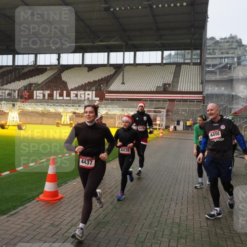 07.12.2025 - St. Pauli X-Mass-Run No. 15 Fabian Wolf http://msf.ph/oto/9388151 07.12.2025 10:19:08 Ziel 3455, 3724, 3975, 3976, 4330, 4331, 4436, 4437, 4438, 4473, 4475, 4498 meine-sportfotos.de