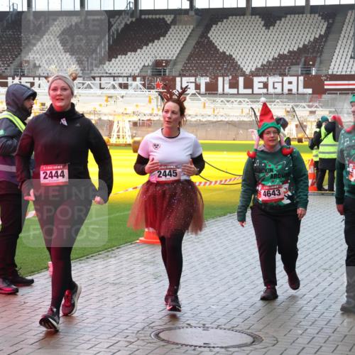 07.12.2025 - St. Pauli X-Mass-Run No. 15 Luisa Fischer http://msf.ph/oto/9388153 07.12.2025 11:50:24 Ziel 5, 2444, 2445, 4646, 4643, 1890, 2118, 2203, 2210, 2444, 2445, 2848, 2853, 2872, 2877, 2911, 3180, 3183, 3562, 3563, 3566, 3568, 3572, 3660, 3665, 3685, 3697, 3778, 3914, 3915, 4184 meine-sportfotos.de
