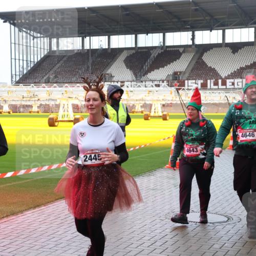 07.12.2025 - St. Pauli X-Mass-Run No. 15 Luisa Fischer http://msf.ph/oto/9388160 07.12.2025 11:50:25 Ziel 15, 2444, 2445, 4646, 4643, 1890, 2118, 2203, 2210, 2444, 2445, 2848, 2853, 2872, 2877, 2911, 3180, 3183, 3562, 3563, 3566, 3568, 3572, 3660, 3665, 3685, 3697, 3778, 3914, 3915, 4184 meine-sportfotos.de