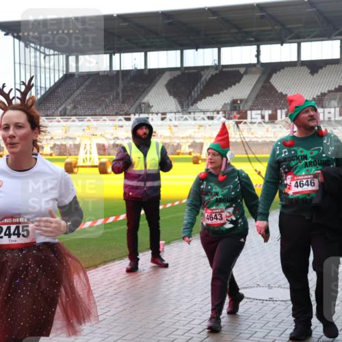 07.12.2025 - St. Pauli X-Mass-Run No. 15 Luisa Fischer http://msf.ph/oto/9388163 07.12.2025 11:50:26 Ziel 5, 2445, 4643, 4646, 1890, 2118, 2203, 2210, 2444, 2445, 2848, 2853, 2872, 2877, 2911, 3180, 3183, 3562, 3563, 3566, 3568, 3572, 3660, 3665, 3685, 3697, 3778, 3914, 3915, 4184 meine-sportfotos.de