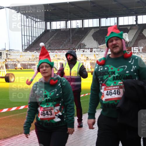 07.12.2025 - St. Pauli X-Mass-Run No. 15 Luisa Fischer http://msf.ph/oto/9388169 07.12.2025 11:50:28 Ziel 4643, 4646, 1890, 2118, 2203, 2210, 2444, 2445, 2784, 2785, 2793, 2848, 2853, 2872, 2877, 2911, 3180, 3183, 3562, 3563, 3566, 3568, 3572, 3660, 3697, 3778, 3914, 3915, 4184, 4428 meine-sportfotos.de