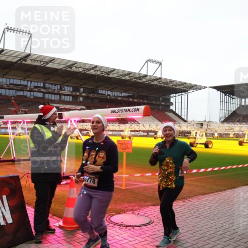 07.12.2025 - St. Pauli X-Mass-Run No. 15 Luisa Fischer http://msf.ph/oto/9388176 07.12.2025 11:50:41 Ziel 3178, 2118, 1890, 2118, 2203, 2210, 2784, 2785, 2793, 2848, 2872, 2877, 3660, 3697, 3778, 4184, 4428 meine-sportfotos.de