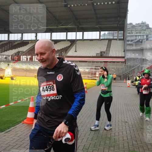 07.12.2025 - St. Pauli X-Mass-Run No. 15 Fabian Wolf http://msf.ph/oto/9388179 07.12.2025 10:19:10 Ziel 3455, 3724, 3975, 3976, 4330, 4331, 4436, 4437, 4438, 4473, 4475, 4498 meine-sportfotos.de