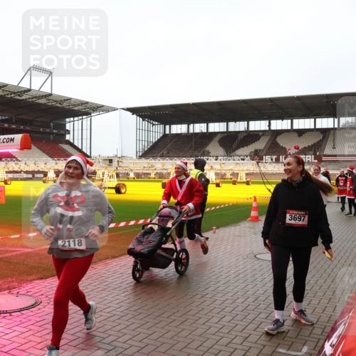 07.12.2025 - St. Pauli X-Mass-Run No. 15 Luisa Fischer http://msf.ph/oto/9388182 07.12.2025 11:50:42 Ziel 2118, 3697, 1890, 2118, 2203, 2210, 2784, 2785, 2793, 2848, 2872, 2877, 3660, 3697, 3778, 4184, 4428 meine-sportfotos.de