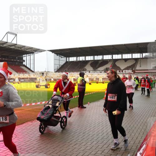 07.12.2025 - St. Pauli X-Mass-Run No. 15 Luisa Fischer http://msf.ph/oto/9388184 07.12.2025 11:50:43 Ziel 2118, 3697, 2872, 1890, 2118, 2203, 2210, 2784, 2785, 2793, 2848, 2872, 2877, 3660, 3697, 3778, 4184, 4428 meine-sportfotos.de
