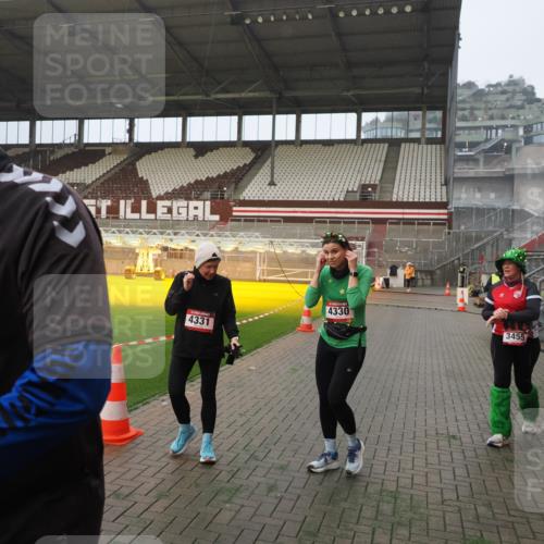 07.12.2025 - St. Pauli X-Mass-Run No. 15 Fabian Wolf http://msf.ph/oto/9388186 07.12.2025 10:19:10 Ziel 3455, 3724, 3975, 3976, 4330, 4331, 4436, 4437, 4438, 4473, 4475, 4498 meine-sportfotos.de