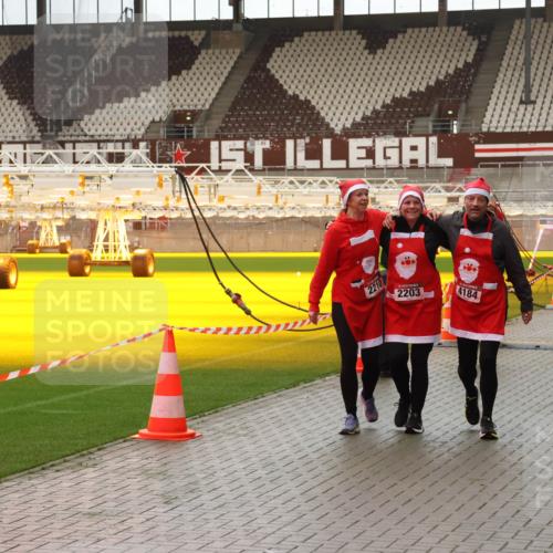 07.12.2025 - St. Pauli X-Mass-Run No. 15 Luisa Fischer http://msf.ph/oto/9388196 07.12.2025 11:50:46 Ziel 2210, 2203, 4184, 2911, 2853, 1890, 2118, 2203, 2210, 2784, 2785, 2793, 2848, 2872, 2877, 3660, 3697, 3778, 4184, 4428 meine-sportfotos.de