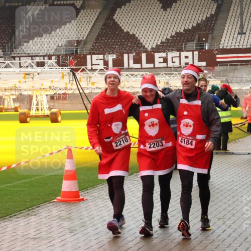 07.12.2025 - St. Pauli X-Mass-Run No. 15 Luisa Fischer http://msf.ph/oto/9388206 07.12.2025 11:50:48 Ziel 2210, 1, 2203, 4184, 2911, 2848, 1599, 1602, 1890, 2118, 2203, 2210, 2784, 2785, 2793, 2848, 2872, 2877, 3660, 3697, 3778, 3913, 4184, 4428 meine-sportfotos.de