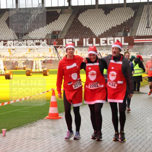 07.12.2025 - St. Pauli X-Mass-Run No. 15 Luisa Fischer http://msf.ph/oto/9388207 07.12.2025 11:50:48 Ziel 2210, 2203, 4184, 2911, 2848, 1599, 1602, 1890, 2118, 2203, 2210, 2784, 2785, 2793, 2848, 2872, 2877, 3660, 3697, 3778, 3913, 4184, 4428 meine-sportfotos.de