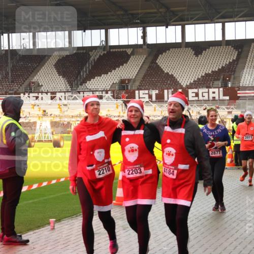 07.12.2025 - St. Pauli X-Mass-Run No. 15 Luisa Fischer http://msf.ph/oto/9388213 07.12.2025 11:50:50 Ziel 2210, 2203, 4184, 2911, 2877, 196, 206, 1599, 1602, 1890, 2118, 2203, 2210, 2784, 2785, 2793, 2848, 2872, 2877, 3660, 3697, 3778, 3913, 3958, 4184, 4428 meine-sportfotos.de