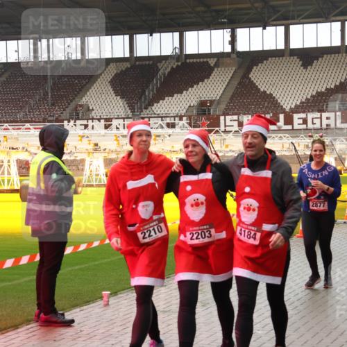 07.12.2025 - St. Pauli X-Mass-Run No. 15 Luisa Fischer http://msf.ph/oto/9388214 07.12.2025 11:50:50 Ziel 1, 2210, 2203, 4184, 2877, 2911, 48, 196, 206, 1599, 1602, 1890, 2118, 2203, 2210, 2784, 2785, 2793, 2848, 2872, 2877, 3660, 3697, 3778, 3913, 3958, 4184, 4428 meine-sportfotos.de