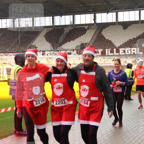 07.12.2025 - St. Pauli X-Mass-Run No. 15 Luisa Fischer http://msf.ph/oto/9388217 07.12.2025 11:50:51 Ziel 2210, 2203, 4184, 2911, 2877, 2848, 196, 206, 1599, 1602, 1890, 2118, 2203, 2210, 2784, 2785, 2793, 2848, 2872, 2877, 3660, 3697, 3778, 3913, 3958, 4184, 4428 meine-sportfotos.de