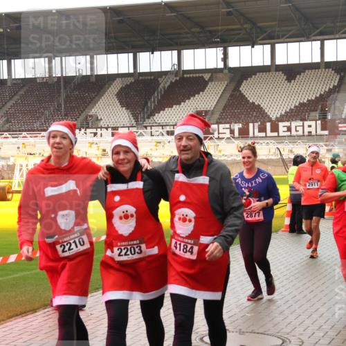 07.12.2025 - St. Pauli X-Mass-Run No. 15 Luisa Fischer http://msf.ph/oto/9388218 07.12.2025 11:50:51 Ziel 2210, 2203, 4184, 1, 2911, 2877, 2848, 196, 206, 1599, 1602, 1890, 2118, 2203, 2210, 2784, 2785, 2793, 2848, 2872, 2877, 3660, 3697, 3778, 3913, 3958, 4184, 4428 meine-sportfotos.de