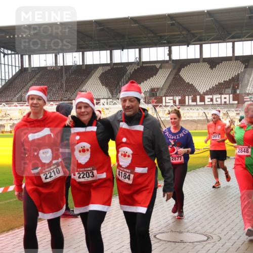 07.12.2025 - St. Pauli X-Mass-Run No. 15 Luisa Fischer http://msf.ph/oto/9388219 07.12.2025 11:50:51 Ziel 2210, 2203, 4184, 2877, 2911, 2848, 196, 206, 1599, 1602, 1890, 2118, 2203, 2210, 2784, 2785, 2793, 2848, 2872, 2877, 3660, 3697, 3778, 3913, 3958, 4184, 4428 meine-sportfotos.de