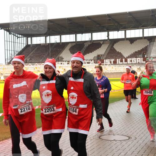 07.12.2025 - St. Pauli X-Mass-Run No. 15 Luisa Fischer http://msf.ph/oto/9388221 07.12.2025 11:50:52 Ziel 2210, 5, 2203, 4184, 2911, 2848, 196, 206, 1599, 1602, 1890, 2118, 2203, 2210, 2784, 2785, 2793, 2848, 2872, 2877, 3660, 3697, 3778, 3913, 3958, 4184, 4428 meine-sportfotos.de